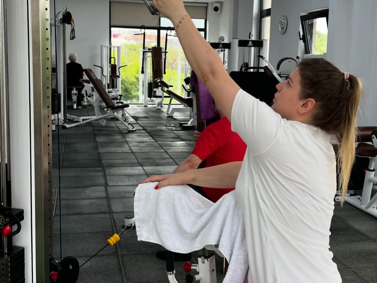 A patient drawing a cable machine through a controlled range